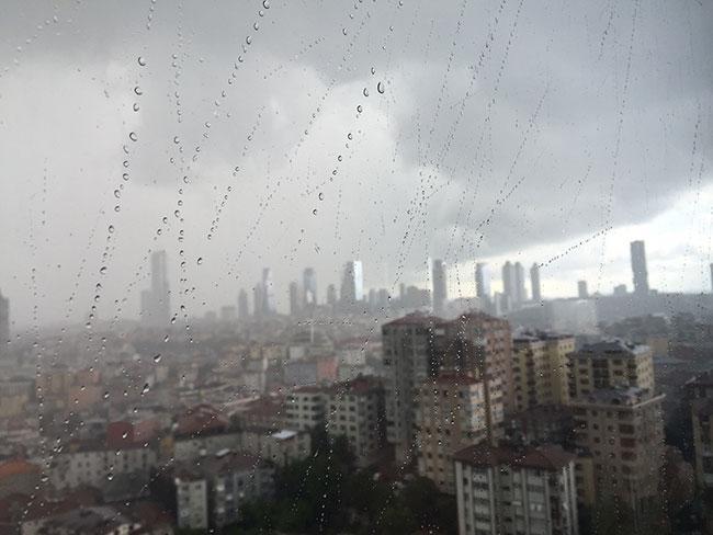 İstanbulda gök gürültülü sağanak yağmur