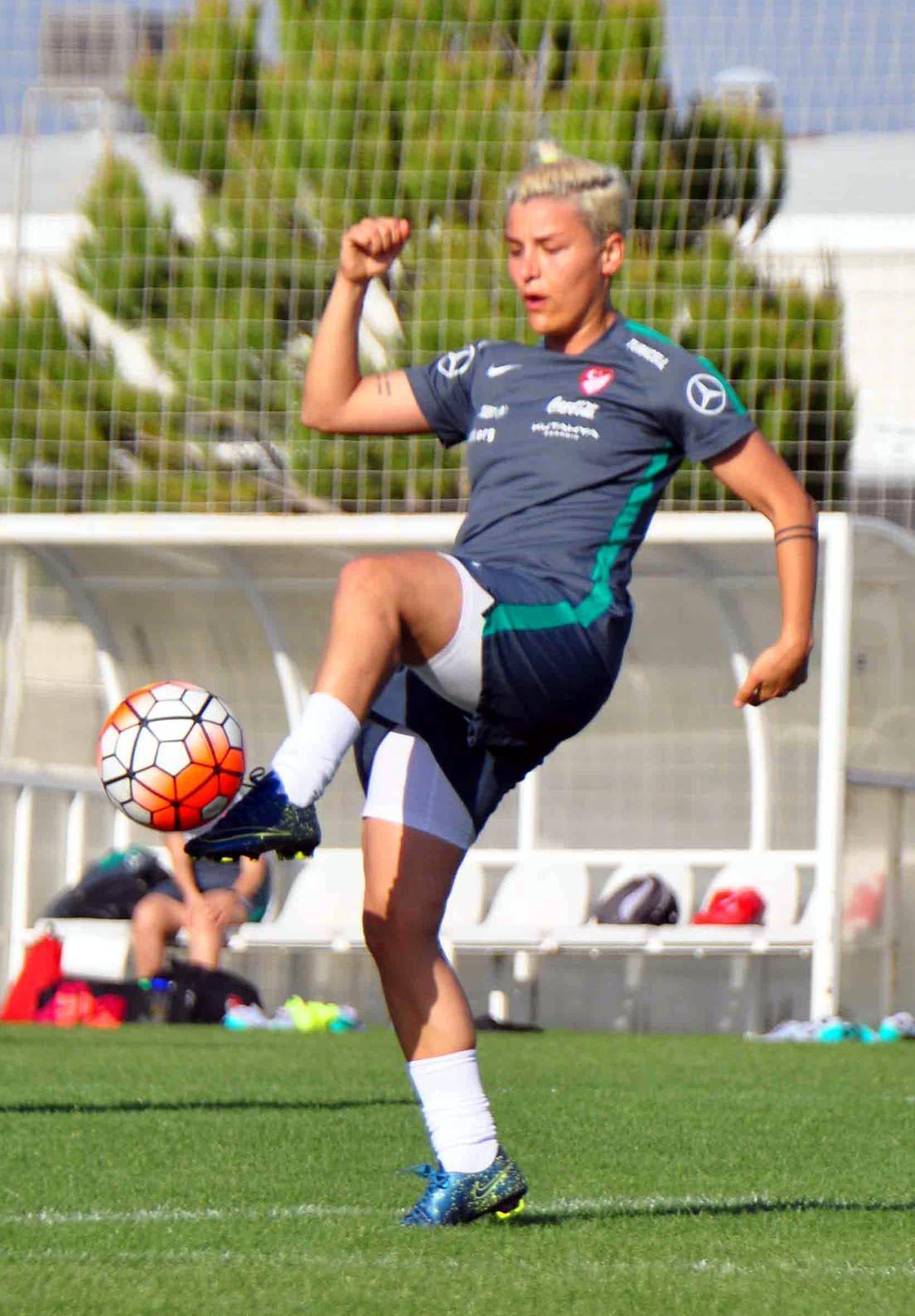 A Milli Kadın Futbol Takımı Antalyada kampa girdi