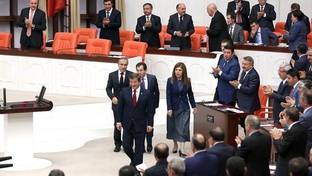 Başbakan Ahmet Davutoğlundan dikkat çeken hareket