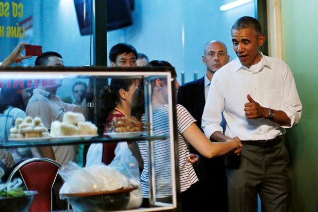 Ünlü şefle 6 dolarlık yemeğin hesabını Obama ödedi
