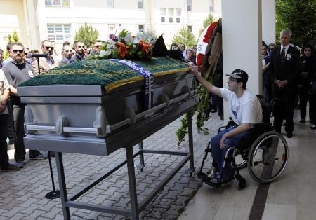 ABDdeki uçak kazasında ölen Ataberk gözyaşlarıyla uğurlandı