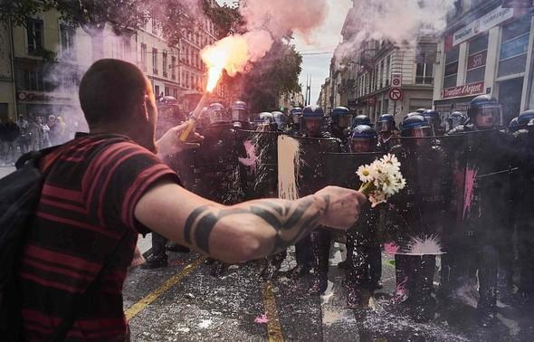 Fransız polisinden sert müdahale