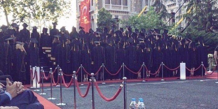 İstanbul Erkek Lisesinde okul müdürüne protesto