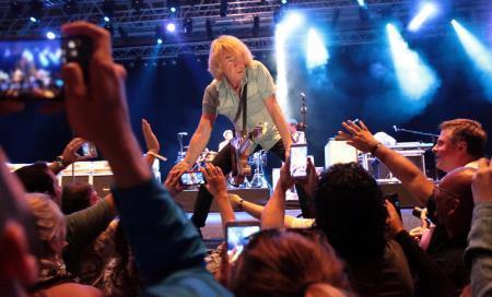 Status Quonun gitaristi Rick Parfitt, Antalyada kalp krizi geçirdi