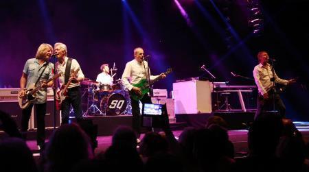 Status Quonun gitaristi Rick Parfitt, Antalyada kalp krizi geçirdi