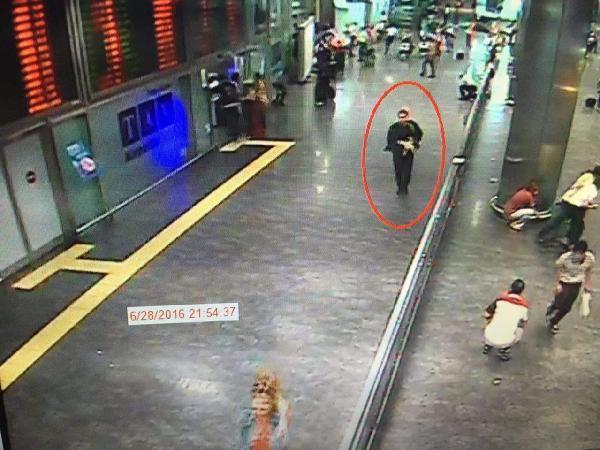 Havalimanına saldıran teröristlerin görüntüleri