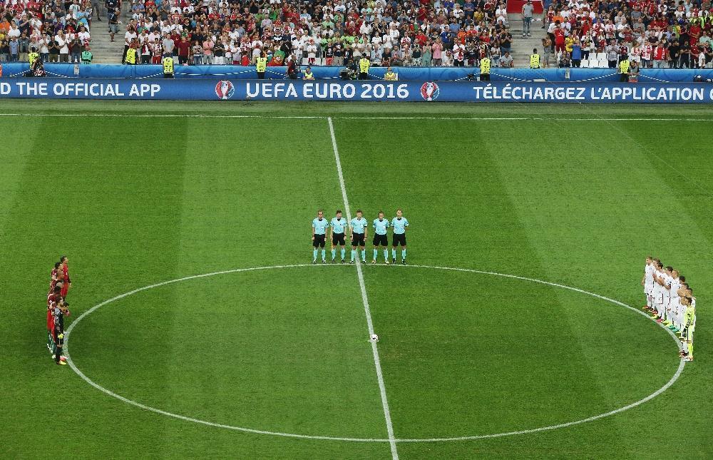 EURO 2016da Türkiye için saygı duruşu yapıldı