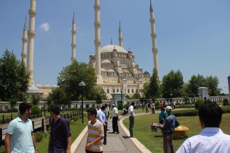 Adanada cuma namazında bomba şüphesiyle cami boşaltıldı