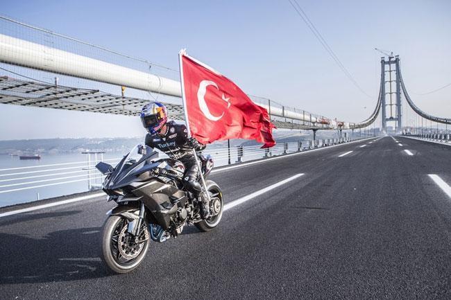 Sofuoğlundan Osmangazi Köprüsünde rekor: Saatte 400 km