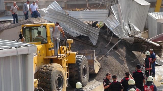 İstanbulda beton santrali çöktü Mahsur kalan işçiler var