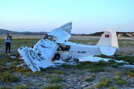 Balıkesirde eğitim uçağı düştü: 2 kişi öldü