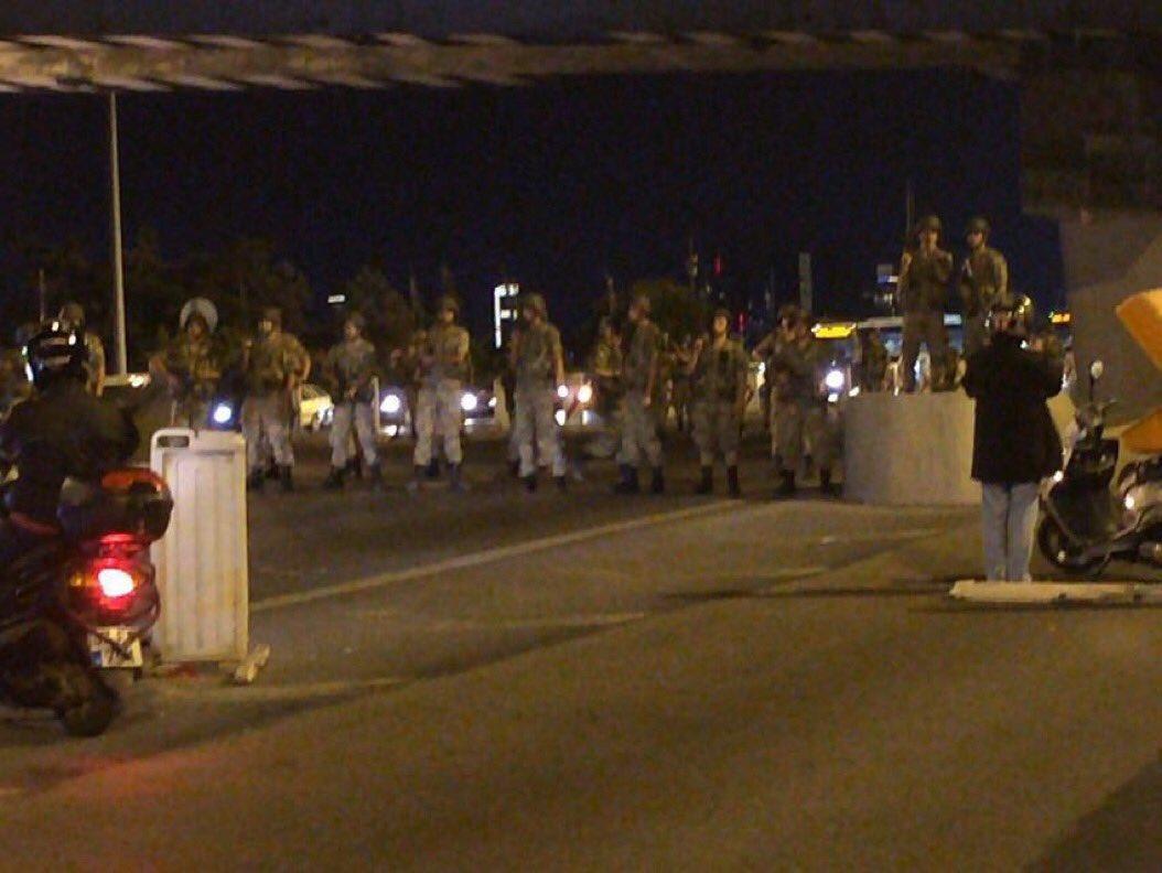 Boğaziçi Köprüsü askerler tarafından kapatıldı