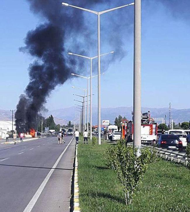 Erzincanda polis ekiplerine bombalı saldırı