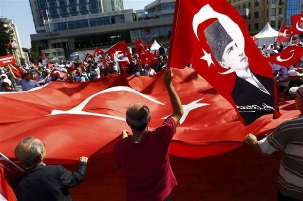 Yüz binlerce vatandaş Taksimde buluştu