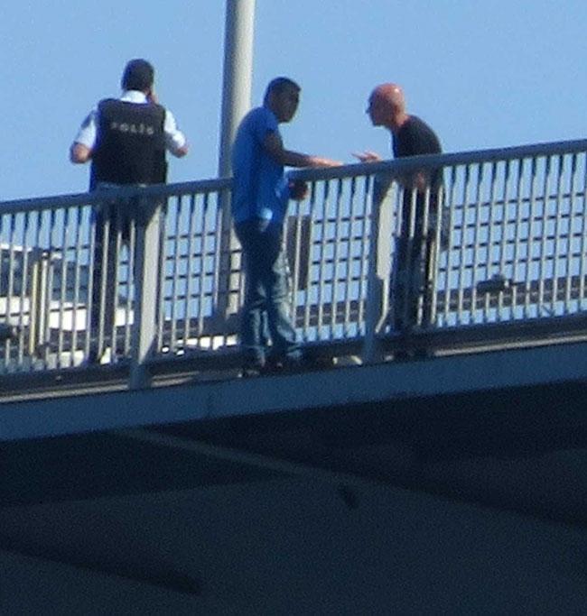 Kulelide görevli Kurmay Albay, Boğaz Köprüsünde intihara kalkıştı