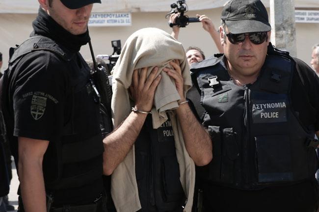 Yunanistana kaçan darbeci 8 askere Yunan mahkemesinden 2şer ay hapis