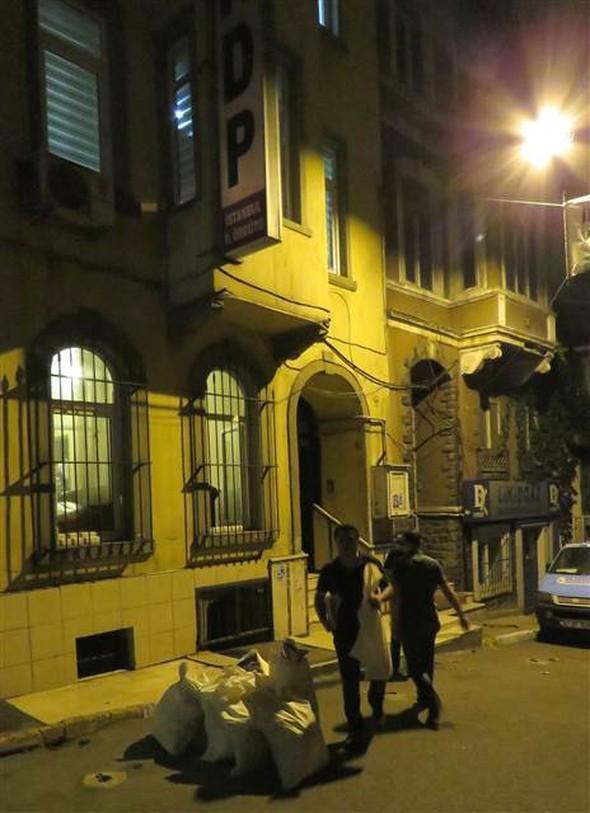HDP İstanbul İl binasında polis arama yaptı