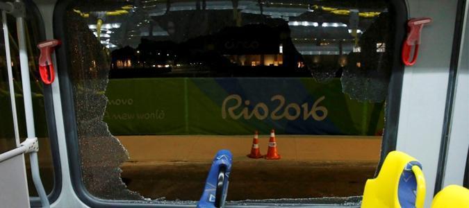 Rio Olimpiyatlarında basın mensuplarının otobüsüne saldırı