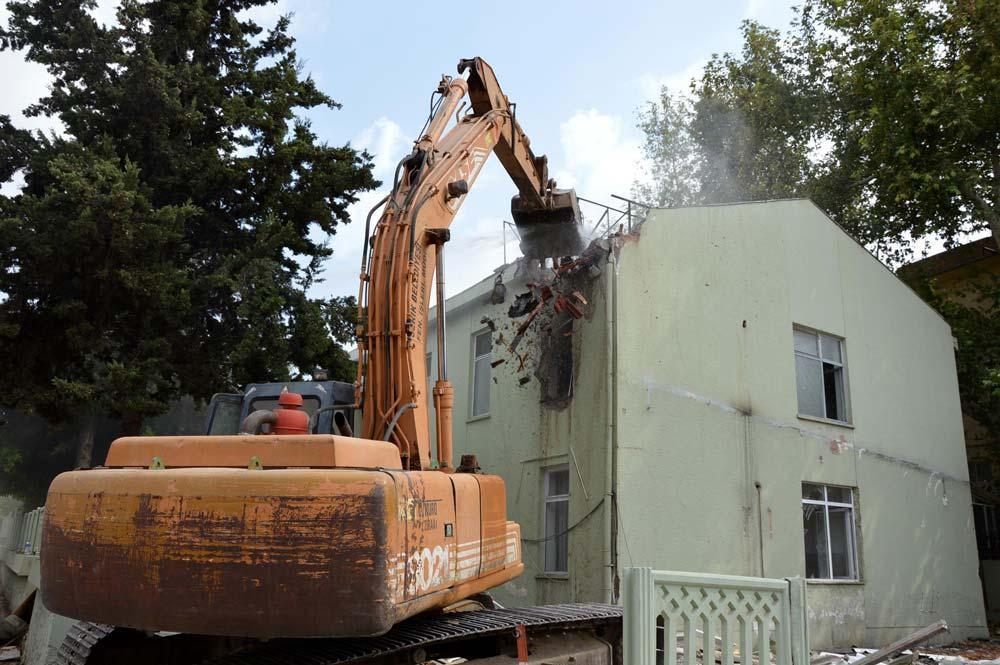 İlk askeri tesis Antalyada yıkıldı