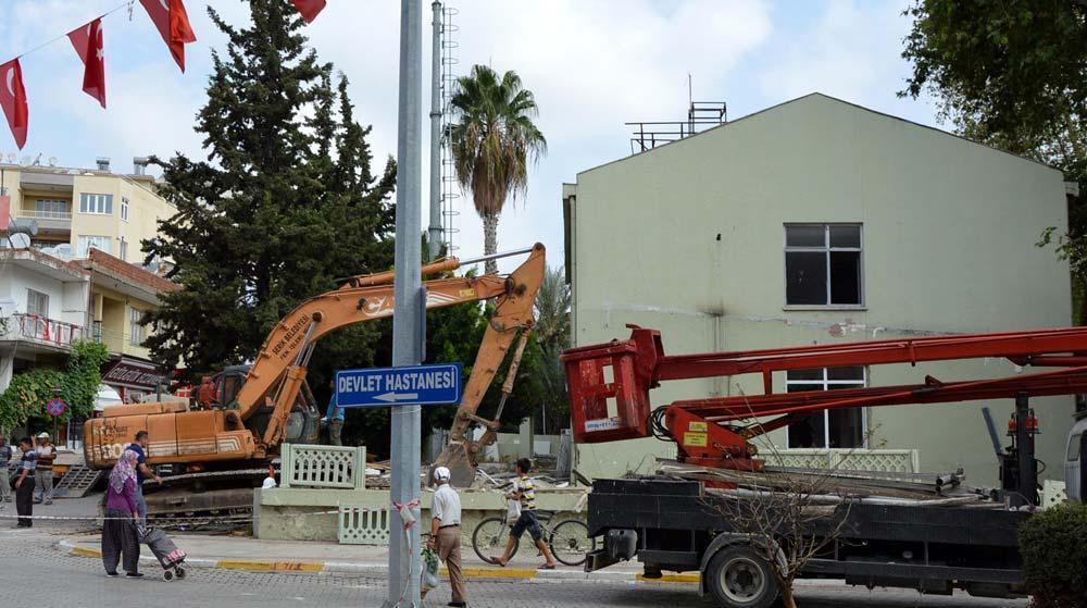 İlk askeri tesis Antalyada yıkıldı