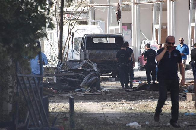 Terör Türkiyeyi kana buladı: 10 şehit, 192 yaralı