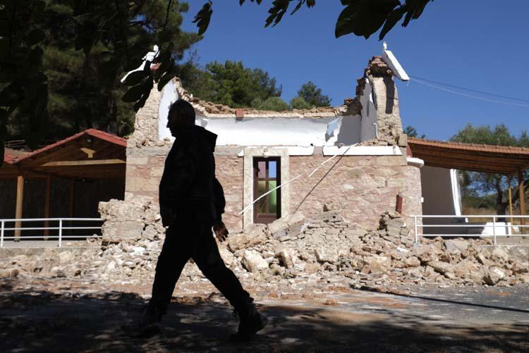 Yunanistanda 6 büyüklüğünde deprem Çok sayıda bina yıkıldı...