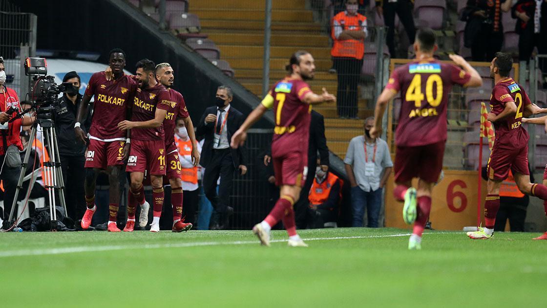 Galatasaray, sahasında Göztepeyi 2-1 yendi