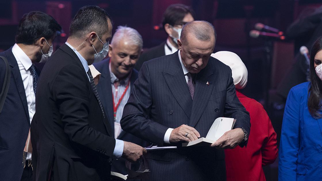 Cumhurbaşkanı Erdoğan: Kadınlar ülkemizi ve dünyayı kuşatacak değişimin öncüleri