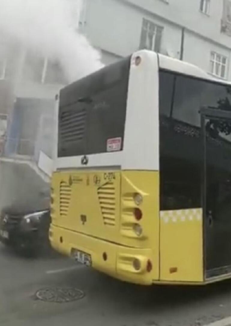 Motorundan duman çıkan İETT otobüsü yola devam etti