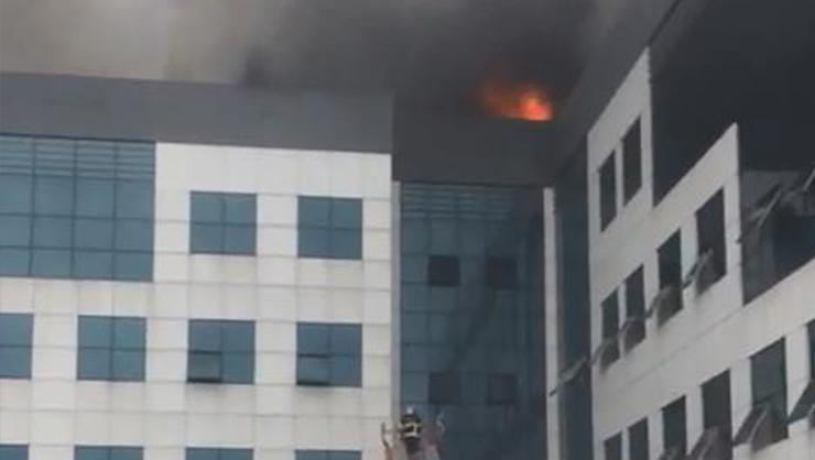 Giresun’da fakülte binasının çatısında yangın