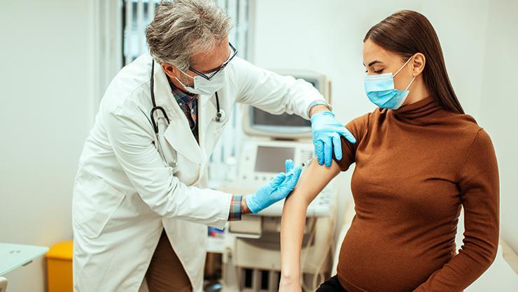 Hamileler covid aşısı olabilir mi Hamilelikte korona aşısı güvenli mi Gebeler ne zaman aşı olabilir