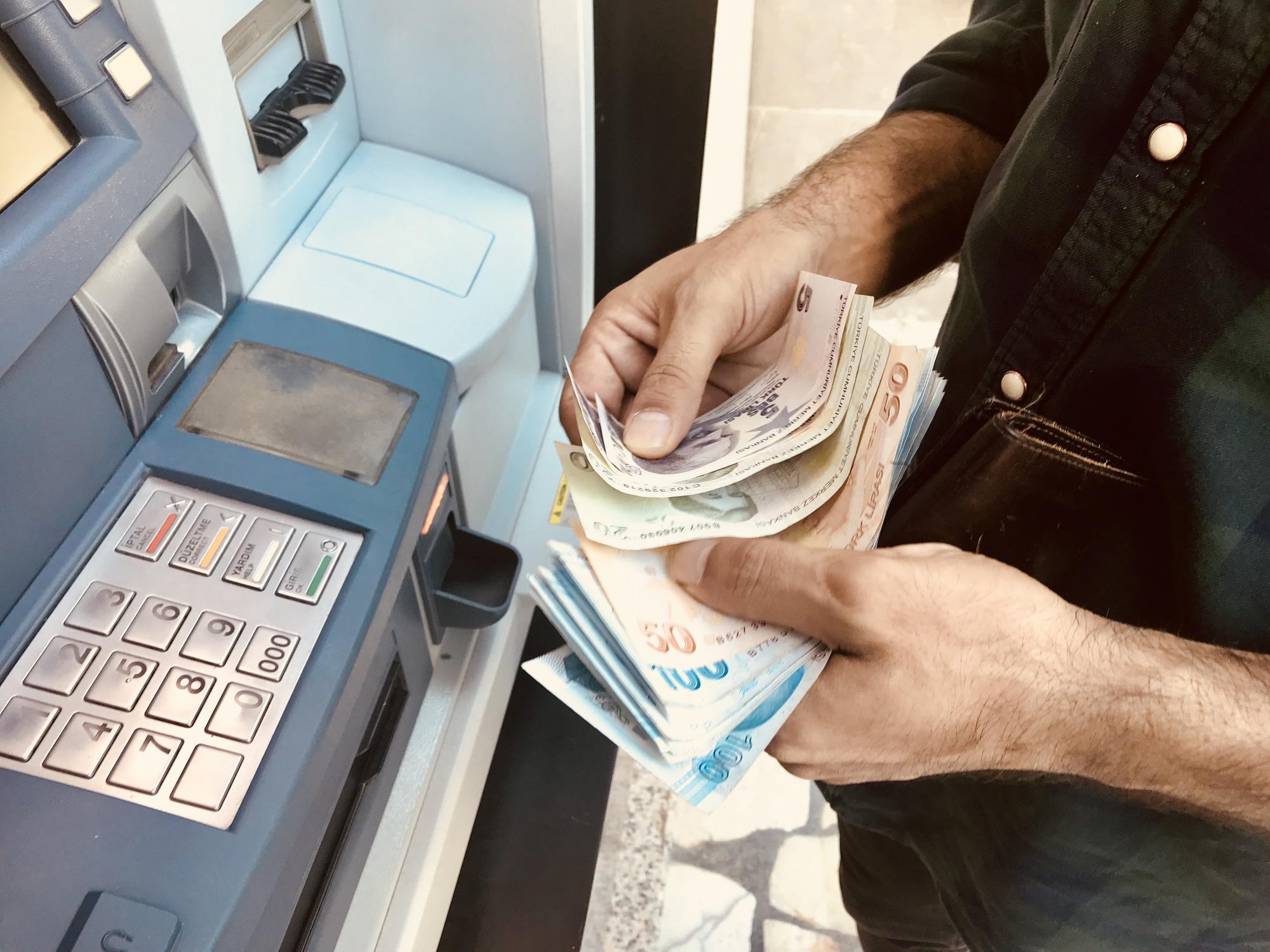 Bankalardan dikkat çeken ihtiyaç kredisi kampanyası Ziraat, Akbank, İş Bankası yeni kredi faiz oranları ve ödeme planları