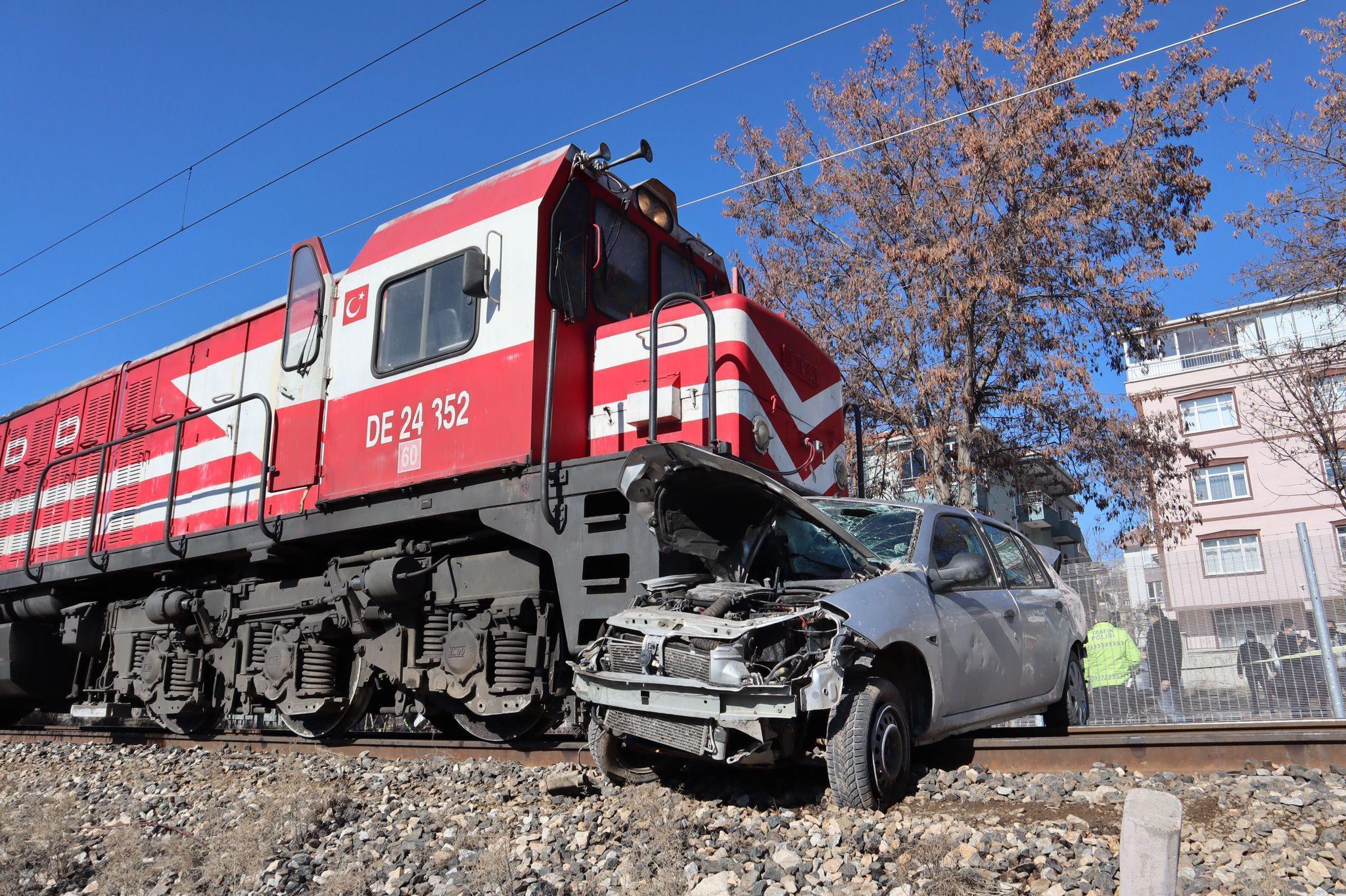 Son dakika: Ankara Polatlıda tren kazası: Ölü ve yaralılar var