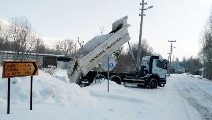Uzman isimden kritik uyarı Kamyonlarla taşınan kar zehirliyor