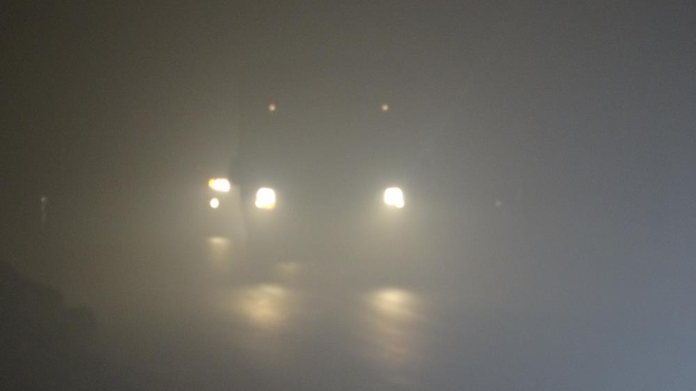 Sürücüler trafikte ilerlemekte zorlandı Yüksekova’da yoğun sis etkili oldu