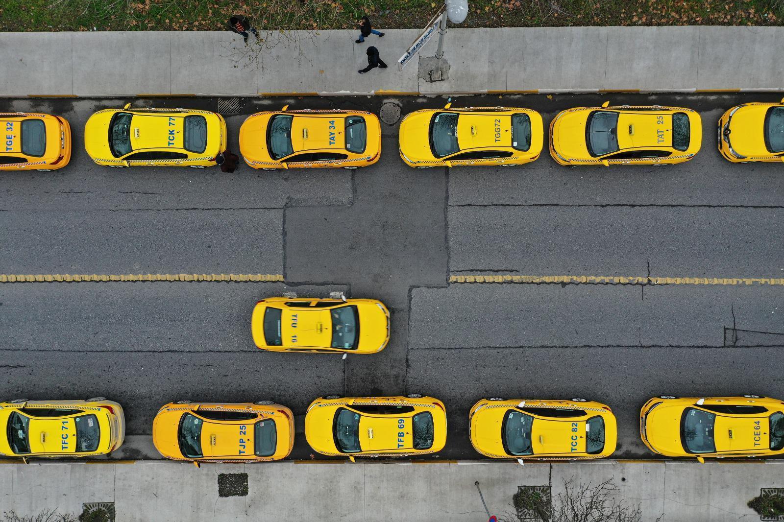 Zam gelmişti: İstanbulda taksicilerin taksimetre kuyruğu