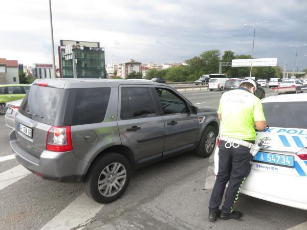 İstanbulda çakarlı araç denetimi Tek tek durdurdular Sürücülere ceza yağdı