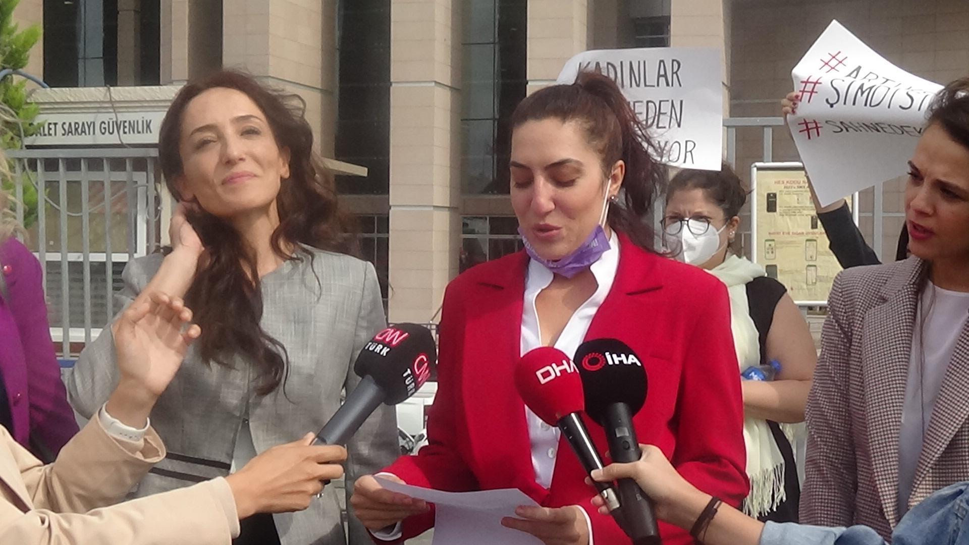 Cinsel tacizden ceza alan oyuncu Uğur Arda Aydın, gazeteciye tekme attı