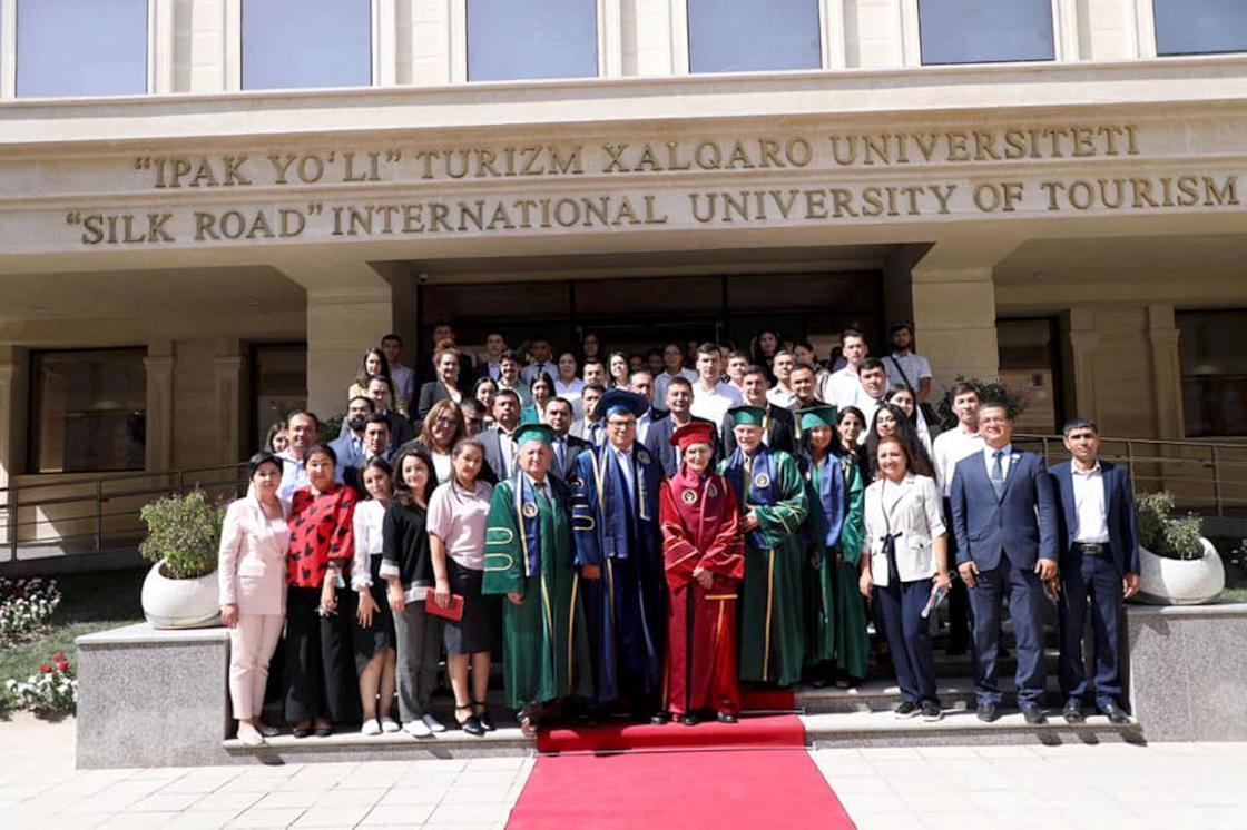 Aziz Sancara Özbekistanda fahri doktora unvanı verildi