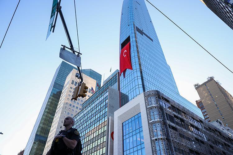Cumhurbaşkanı Erdoğan New Yorktaki Yeni Türkevi Binasında incelemelerde bulundu