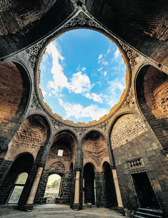 Boynunu gerdan gibi kaplayan surlarıyla Mezopotamyanın kadim şehri: Diyarbakır iki gözüm
