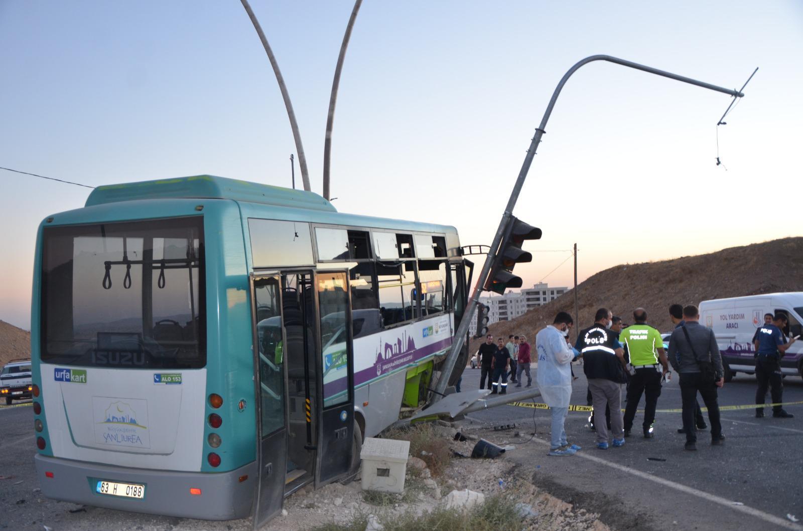 Şanlıurfada feci kaza Resmen hurdaya döndü: Çok sayıda yaralı var