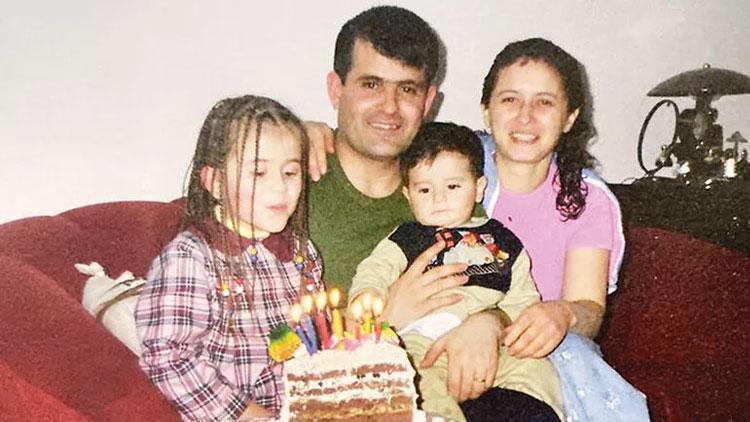 17 yıl önce fotoğrafı çekilen o şehit kızından haber var ‘Baba bak başardım’