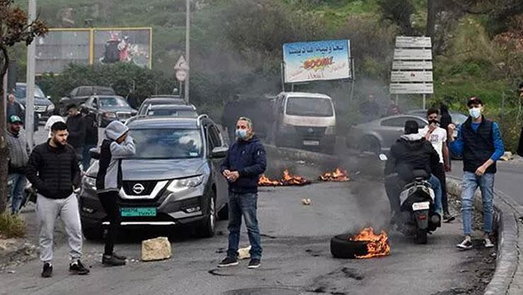 Lübnan krizin pençesinde Benzine bir ay içinde üçüncü zam