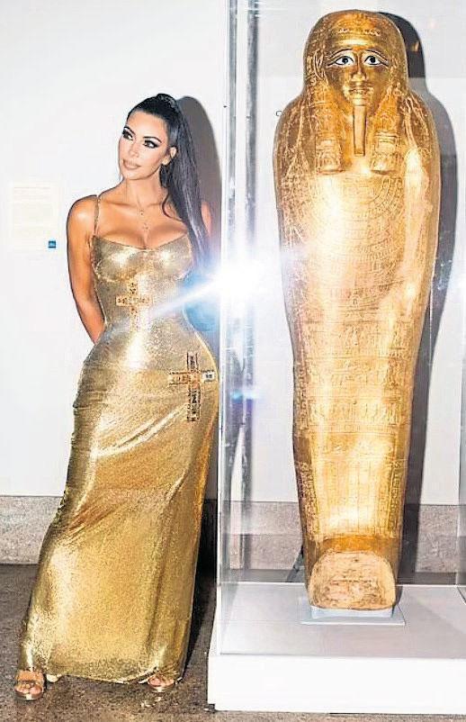 Kim Kardashianın fotoğrafı kaçakçılığı ortaya çıkardı