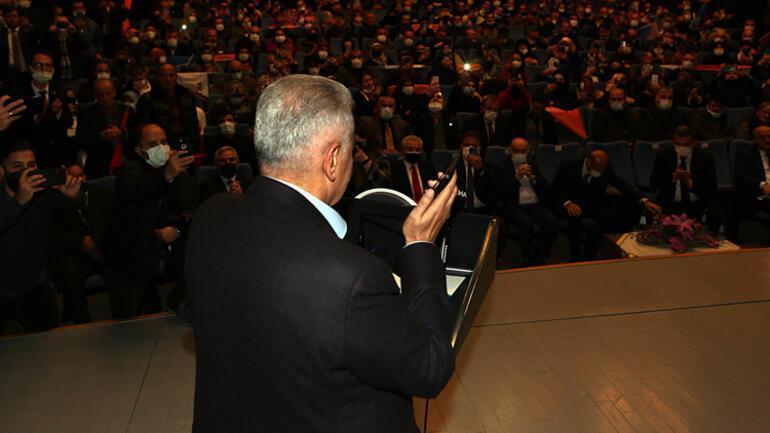 Cumhurbaşkanı Erdoğan partililere seslendi: Biz dimdik ayaktayız