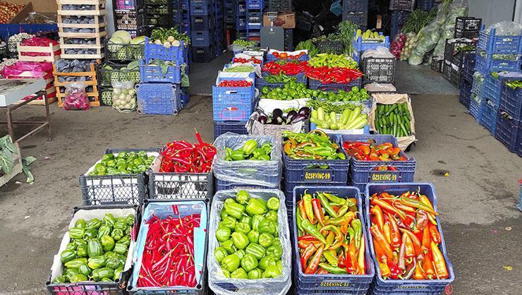 İstanbuldaki kar yağışı sebze ve meyve fiyatlarını etkiledi