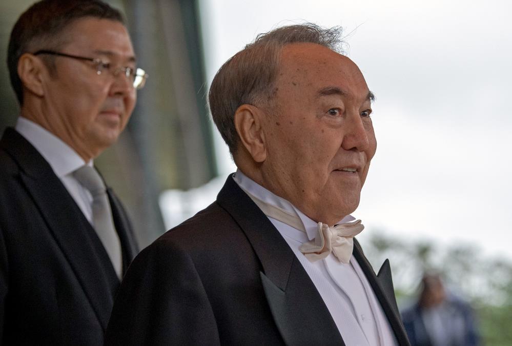 Kazakistan Senatosu, Nazarbayev’in ömür boyu başkanlık yetkilerini kaldırdı