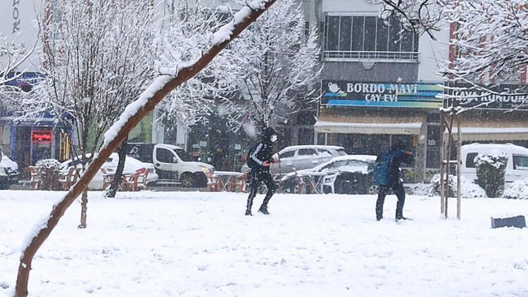 Son dakika: İstanbula kar yağıyor Meteorolojiden yeni uyarı İstanbulda kar ne zaman bitecek