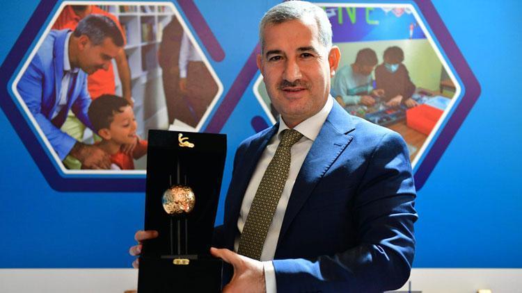 Cumhurbaşkanı Erdoğan’dan Yeşilyurt Belediye Başkanı Mehmet Çınar’a ödül